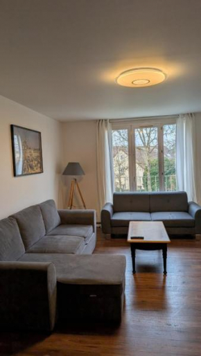 Comfortable House, 1 mins From Train Station